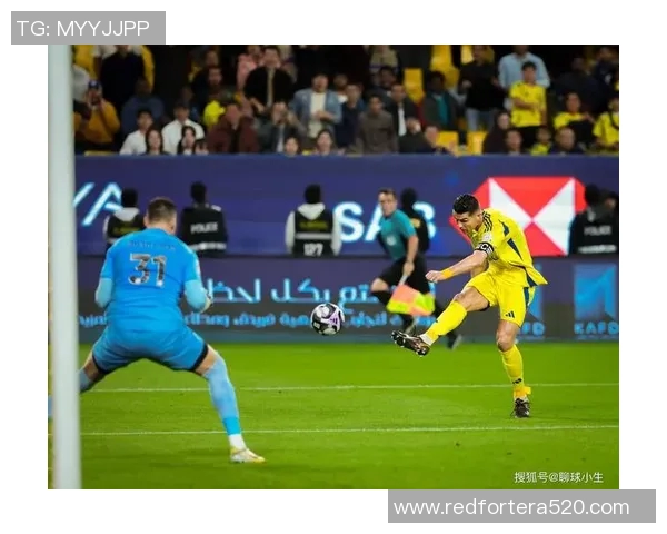 昔日足球巨星齐聚一堂重温辉煌岁月共同分享激情与友谊的珍贵瞬间